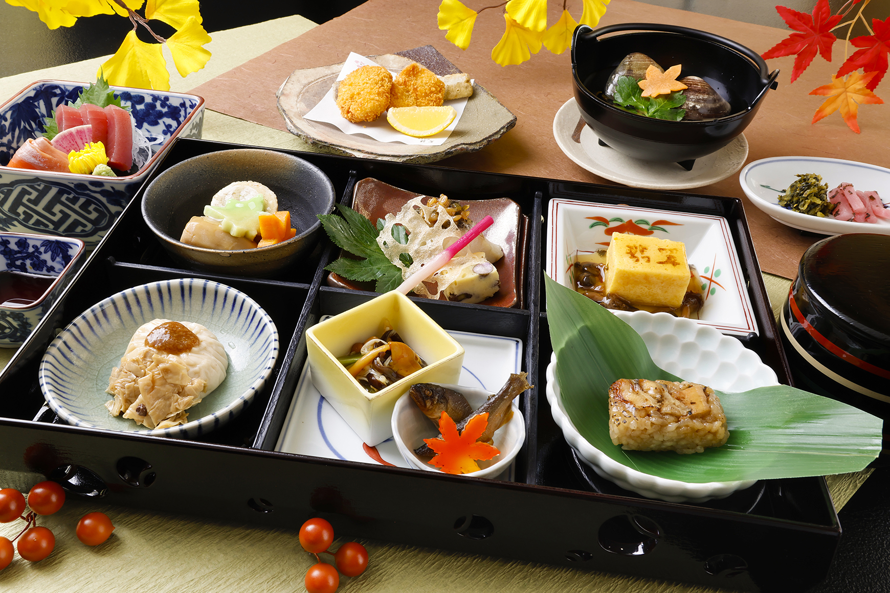 在印 朱色 三つ足鉢 5客揃 割烹料理 日本料理 在印 朱色 三つ足鉢 5客揃 割烹料理 日本料理 在印