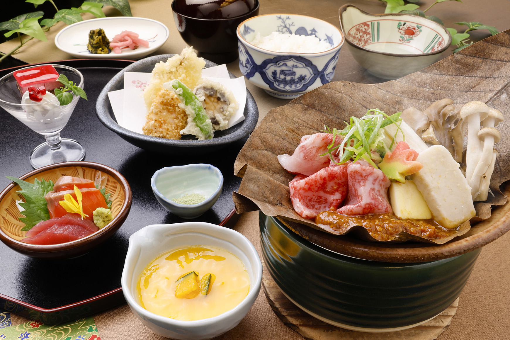 在印 朱色 三つ足鉢 5客揃 割烹料理 日本料理 在印 朱色 三つ足鉢 5客揃 割烹料理 日本料理 在印