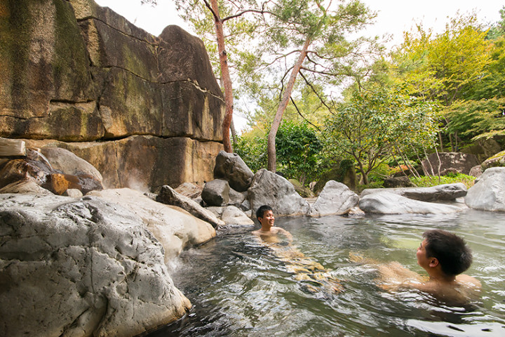 長島温泉 黒部峡谷の壮大な景観を再現した温泉